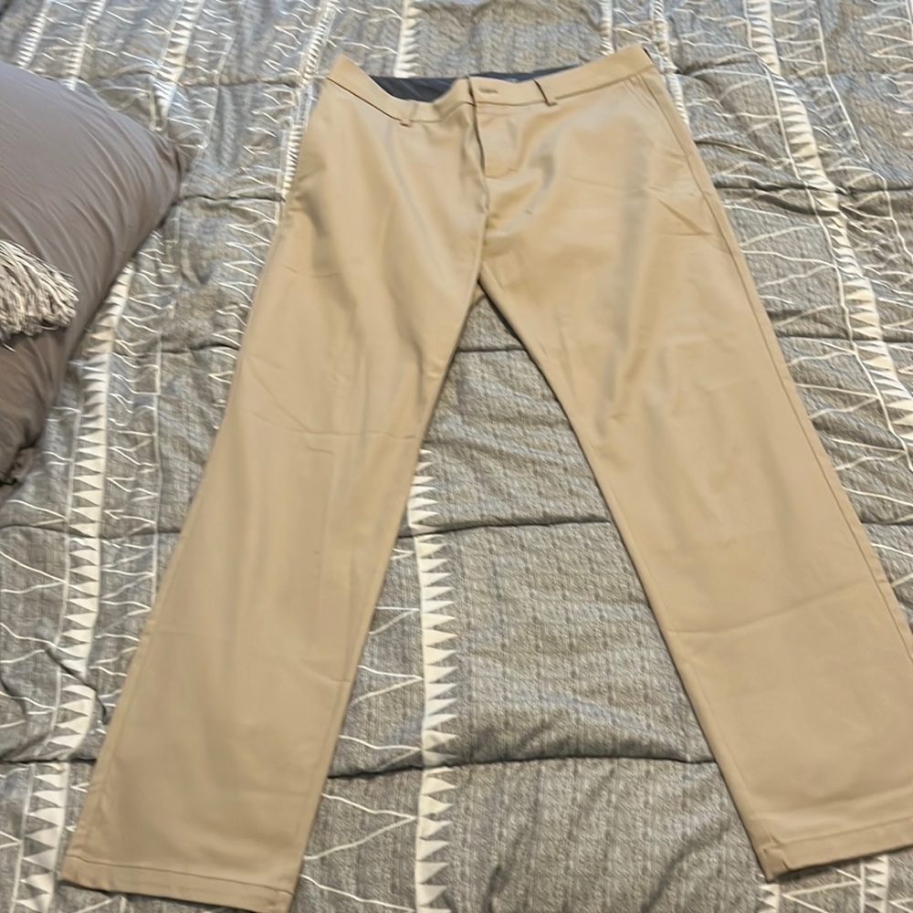 Old navy mens khaki pants never worn!